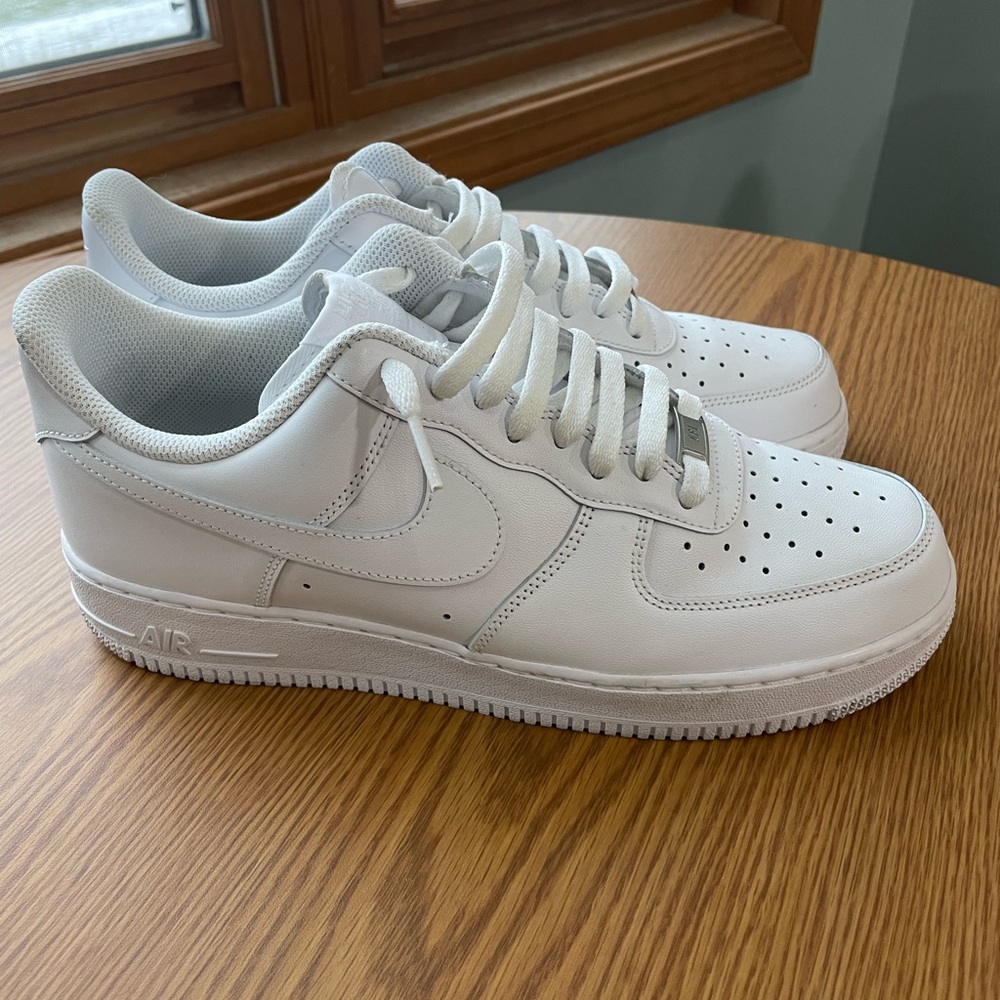 White Nike Air Force 1 Men’s shoe